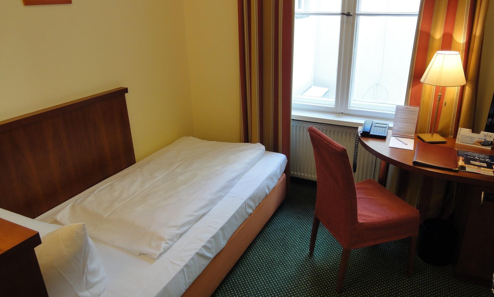 Hotel Am Luisenplatz Potsdam Exterior photo