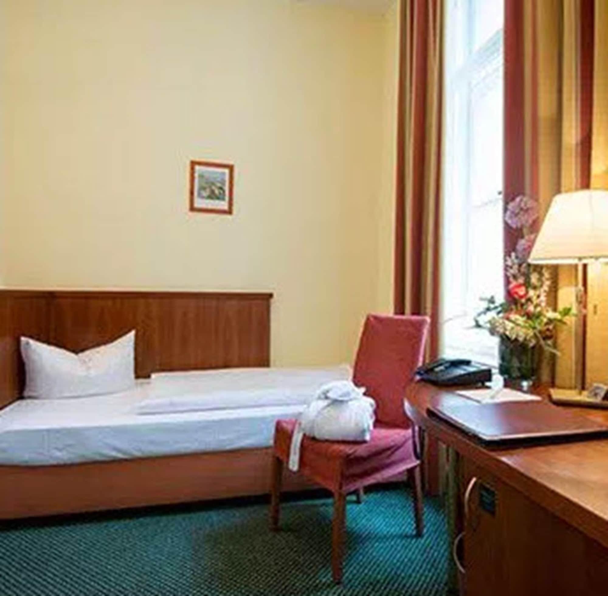 Hotel Am Luisenplatz Potsdam Exterior photo