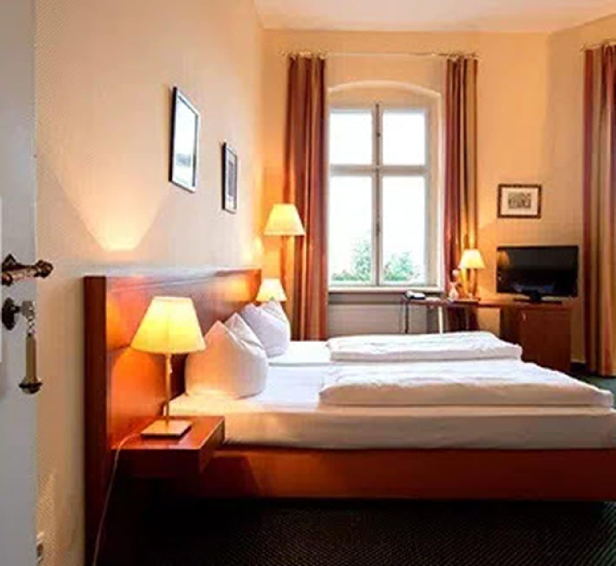Hotel Am Luisenplatz Potsdam Exterior photo