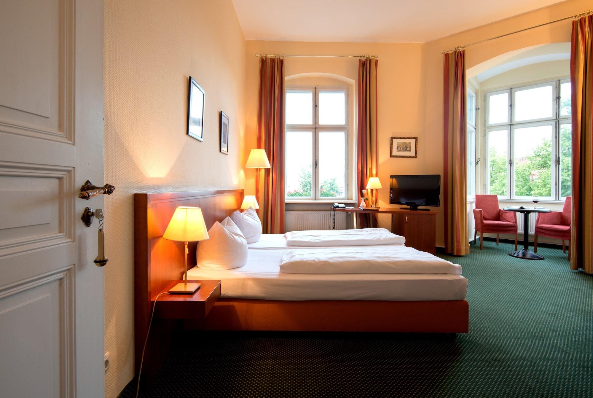 Hotel Am Luisenplatz Potsdam Exterior photo