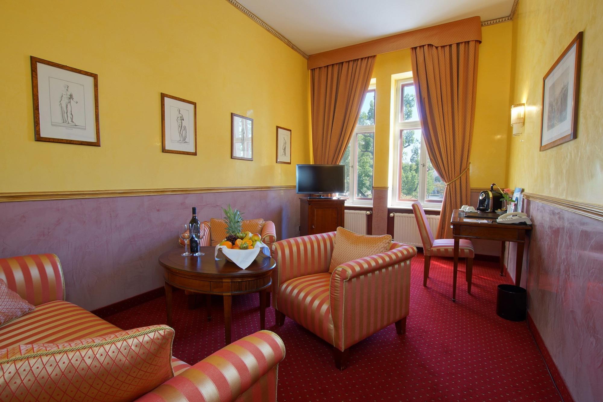 Hotel Am Luisenplatz Potsdam Exterior photo