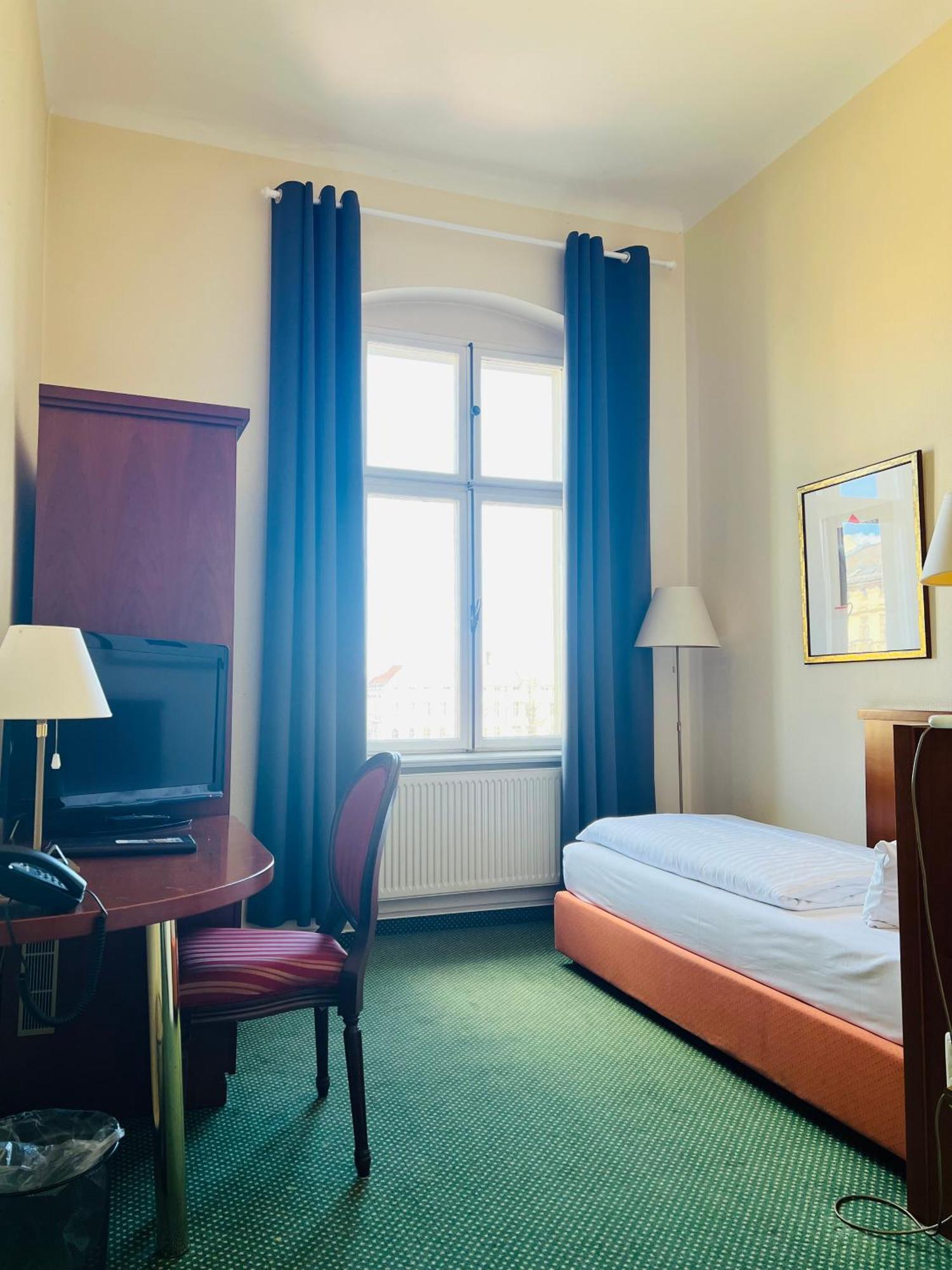 Hotel Am Luisenplatz Potsdam Exterior photo
