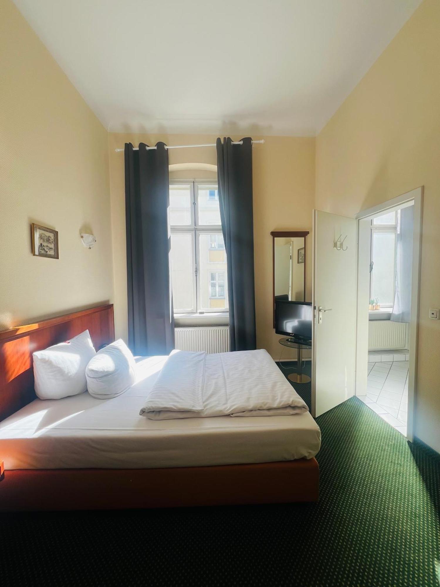Hotel Am Luisenplatz Potsdam Exterior photo